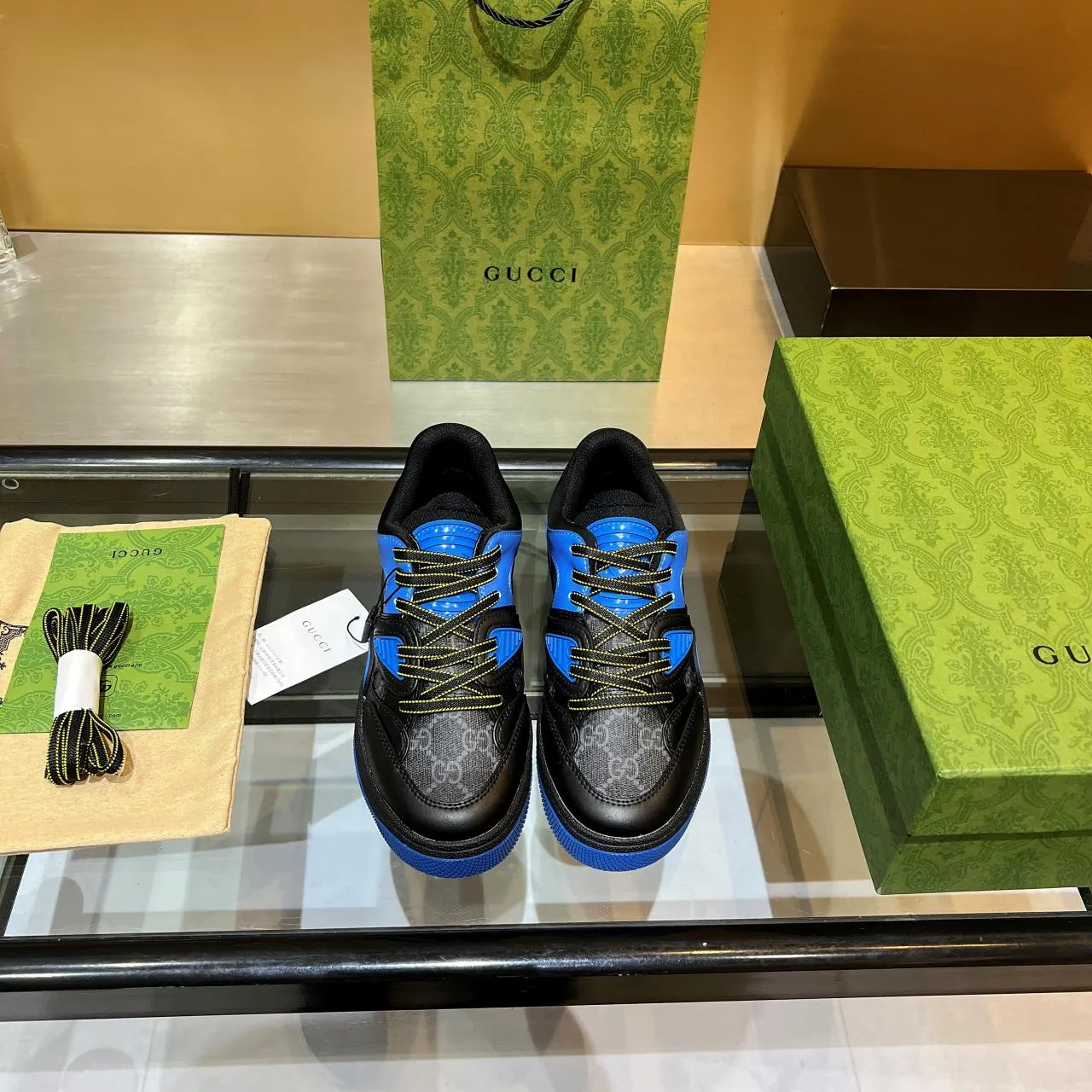 👟👟Ex-factory price 600👟👟 Men's size +10 high version, the top version of 2022 Gucci low-top sneakers! The new colors are reproduced one to one. New style for early spring, creating a perfect style💣💣💣street style🔥🔥🔥cool and trendy C-level fashionable outfit with a retro and futuristic feel🌹🌹🌹classic boot shape + British color-blocking design, super eye-catching. Various leather splicing, original reverse mold last type, imported high-end knitting needles showing exquisite texture! Open mold to customize high-density TPU outsole. 15 colors come out first. Size: Female 35-41 Male 39-46